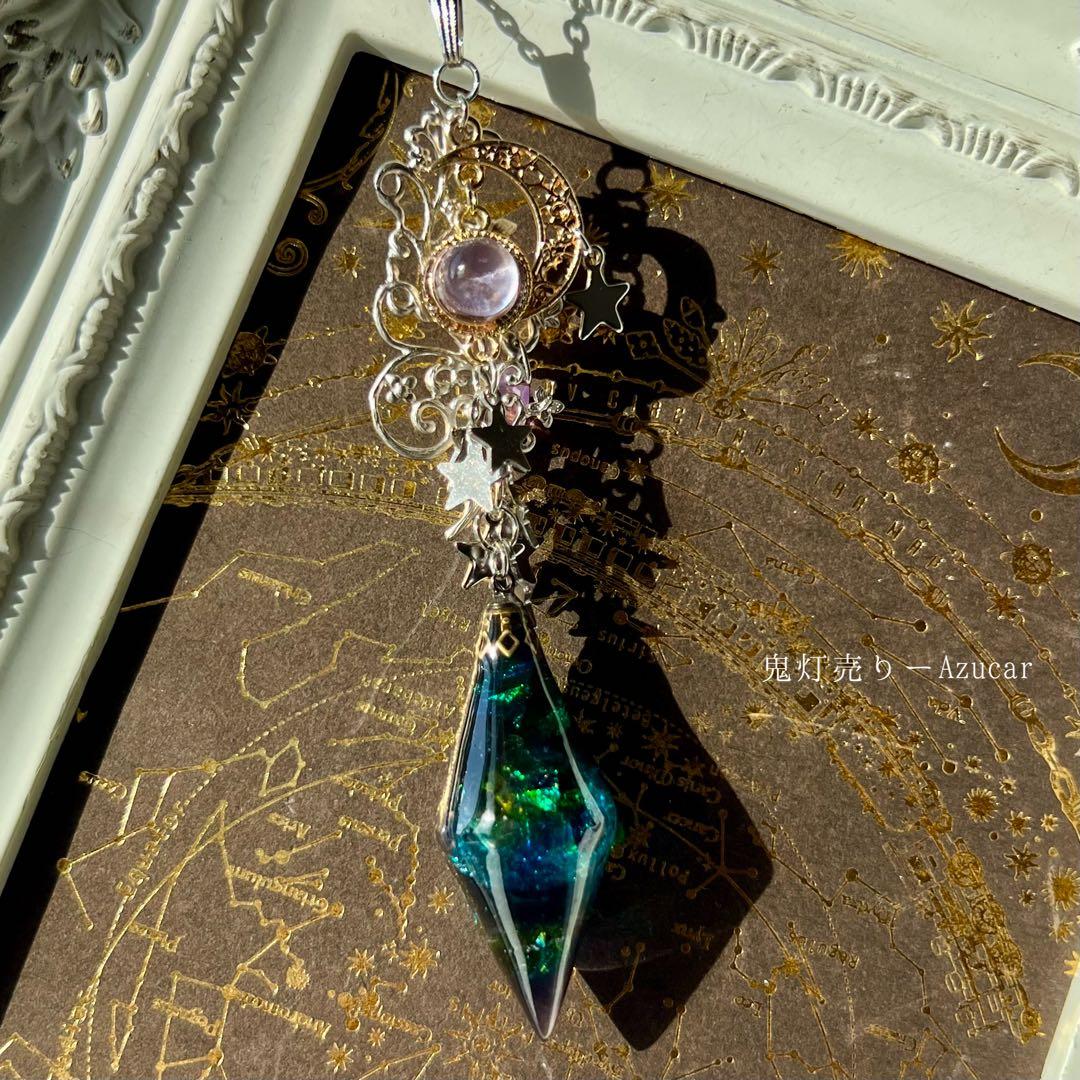 月と星屑のペンデュラムネックレス 幻のブラックオパールカラー レジン琉球ガラス