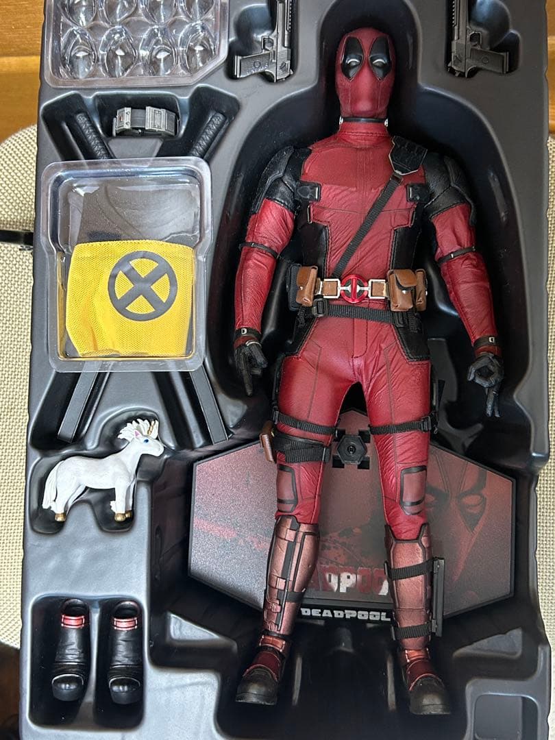 ホットトイズ　 デッドプール 1/6スケールフィギュア