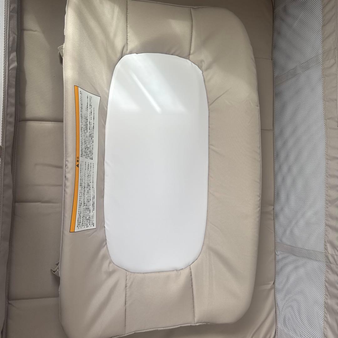 ベージュ メッシュサイド ベビーベッド ゆりかご おむつ交換台付き 0ヶ月〜