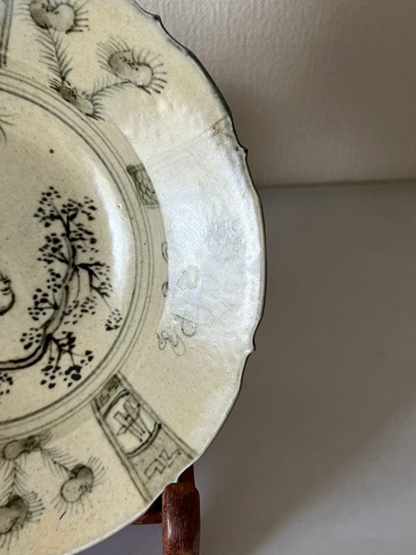 Hoa Hào 大明宣徳年人物花卉紋皿；西X-7