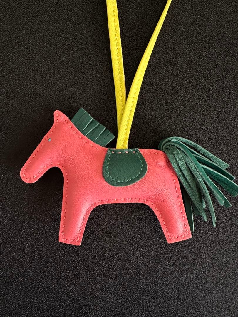 【美品】HERMESエルメス　ロデオ　チャーム　ローズアザレ　PM ペガサス