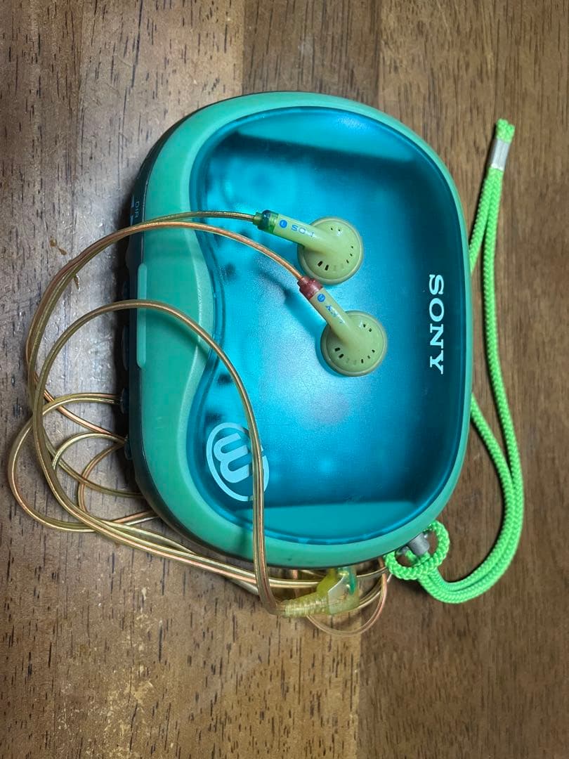 SONY ソニー ウォークマン WM-EQ3 緑色 イヤフォン付き 蓄光 電池式