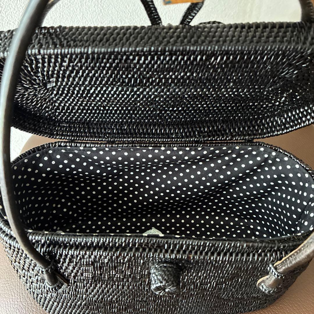 和装にも　籐と革　黒の蓋付きかごバッグ 中小型　アタバッグ