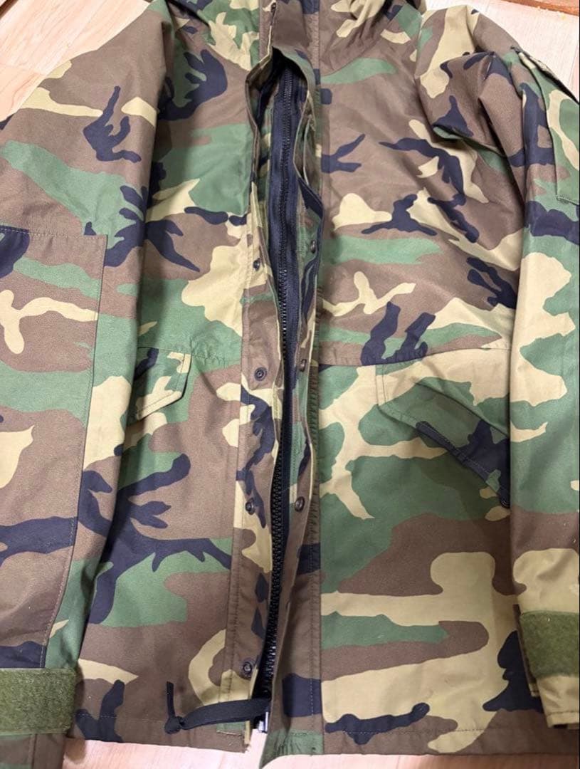 【極美品】米軍実物 ECWCS ゴアテックスパーカー 1st 後期 M-R