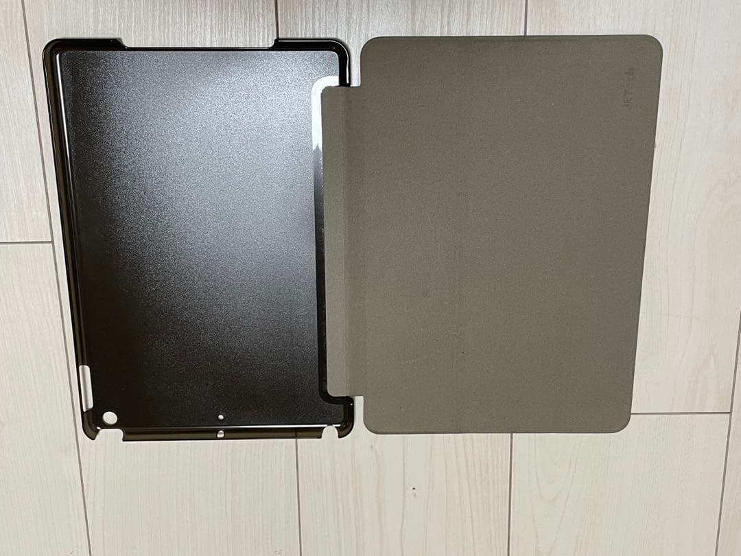 Apple iPad ブラック本体 カバー付き