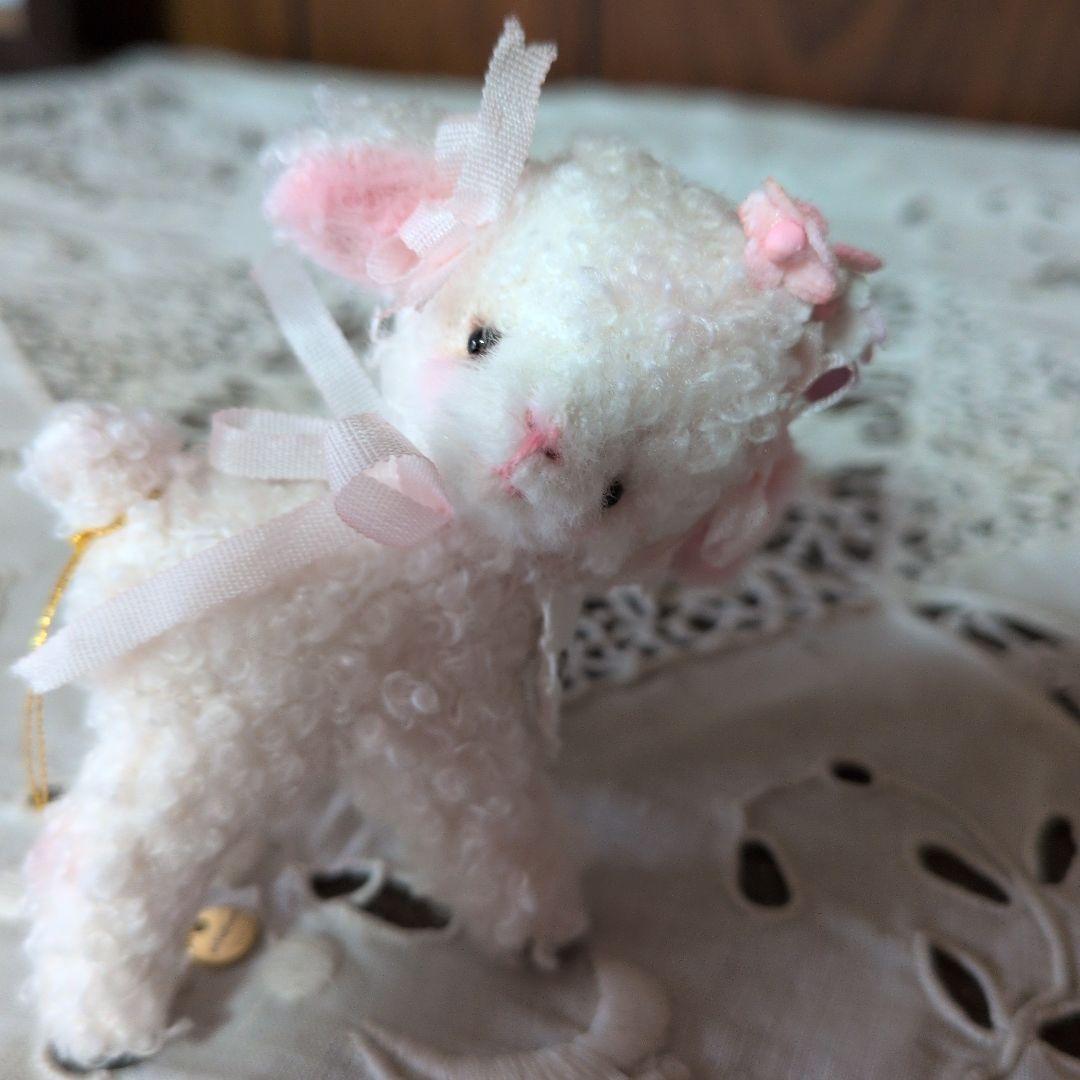 子羊のドールアンティークドールに