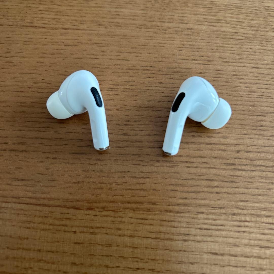 Apple AirPods Pro 純正（箱あり）とPITAKAのケース