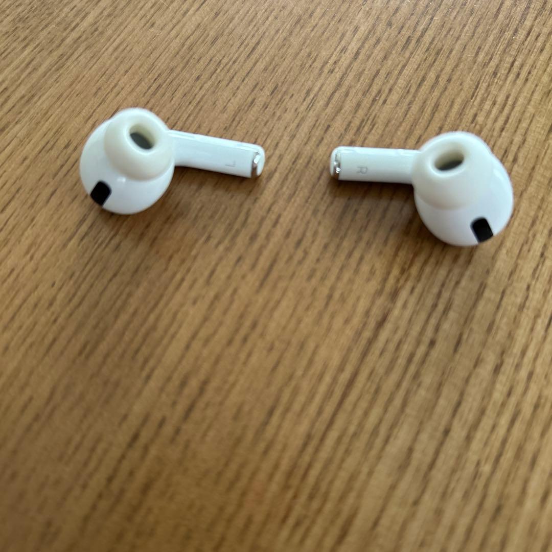 Apple AirPods Pro 純正（箱あり）とPITAKAのケース