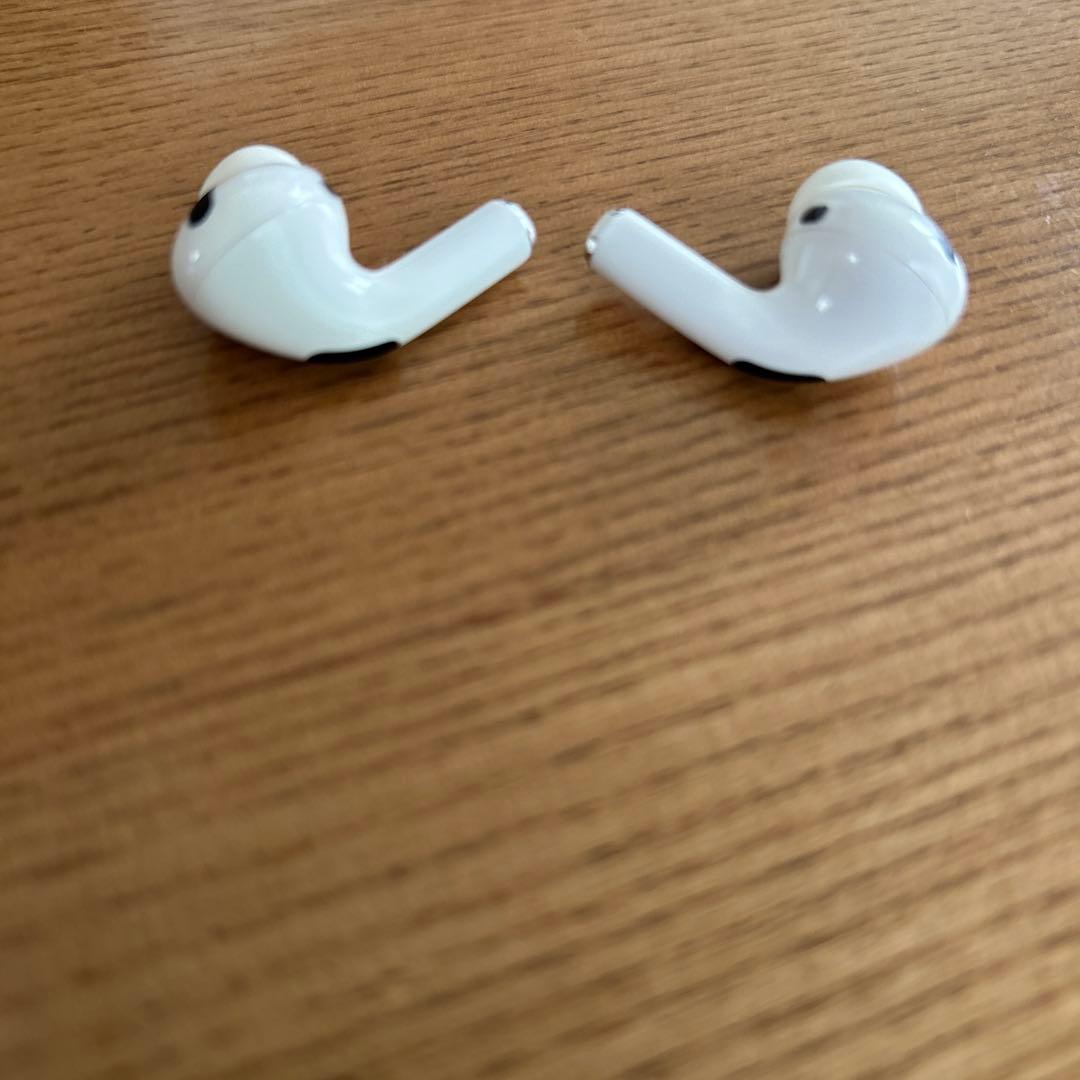 Apple AirPods Pro 純正（箱あり）とPITAKAのケース