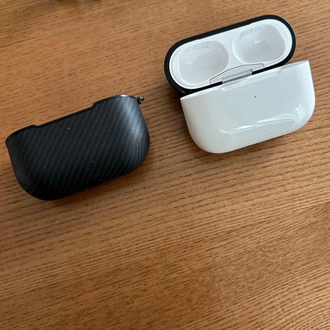 Apple AirPods Pro 純正（箱あり）とPITAKAのケース
