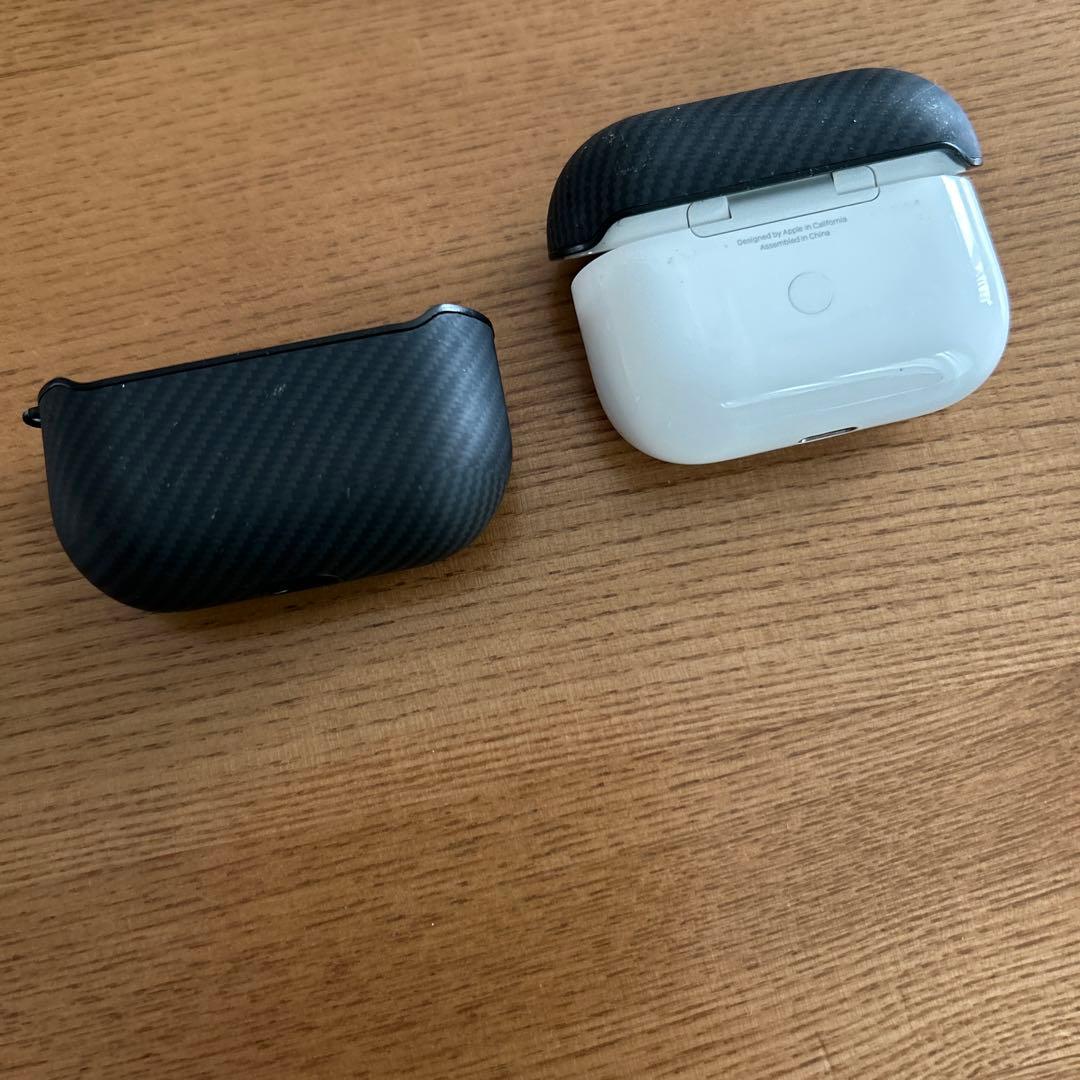 Apple AirPods Pro 純正（箱あり）とPITAKAのケース