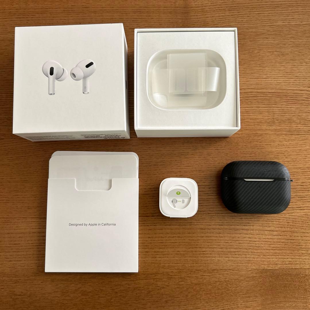Apple AirPods Pro 純正（箱あり）とPITAKAのケース