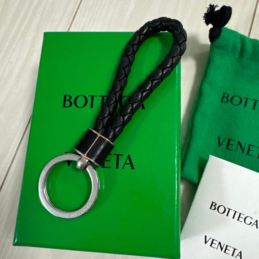現行 Bottega Veneta 編み込みレザーキーホルダー
