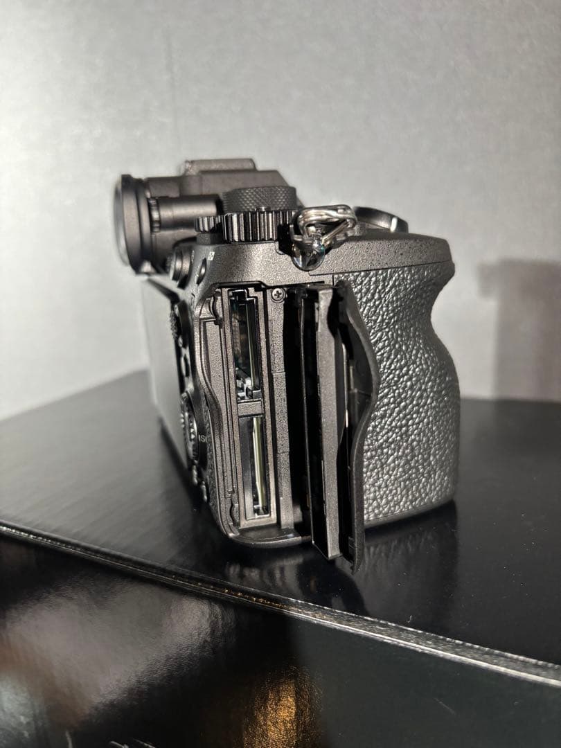 新品同様品　ILCE-7M4K シャッター数15回