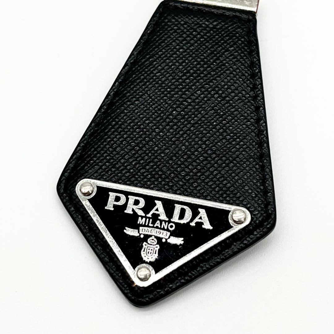 【美品】プラダ 三角ロゴ キーホルダー キーリング サフィアーノ レザー