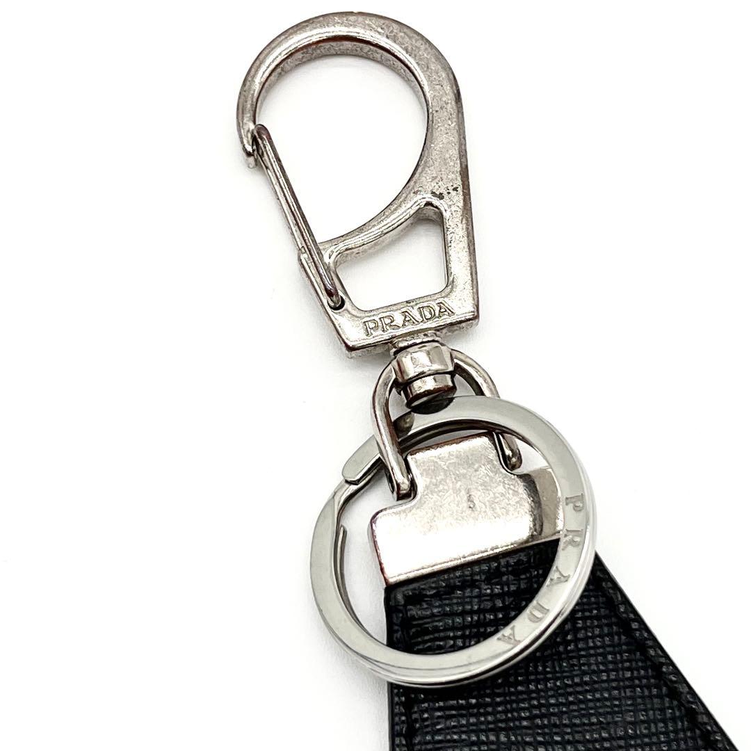 【美品】プラダ 三角ロゴ キーホルダー キーリング サフィアーノ レザー