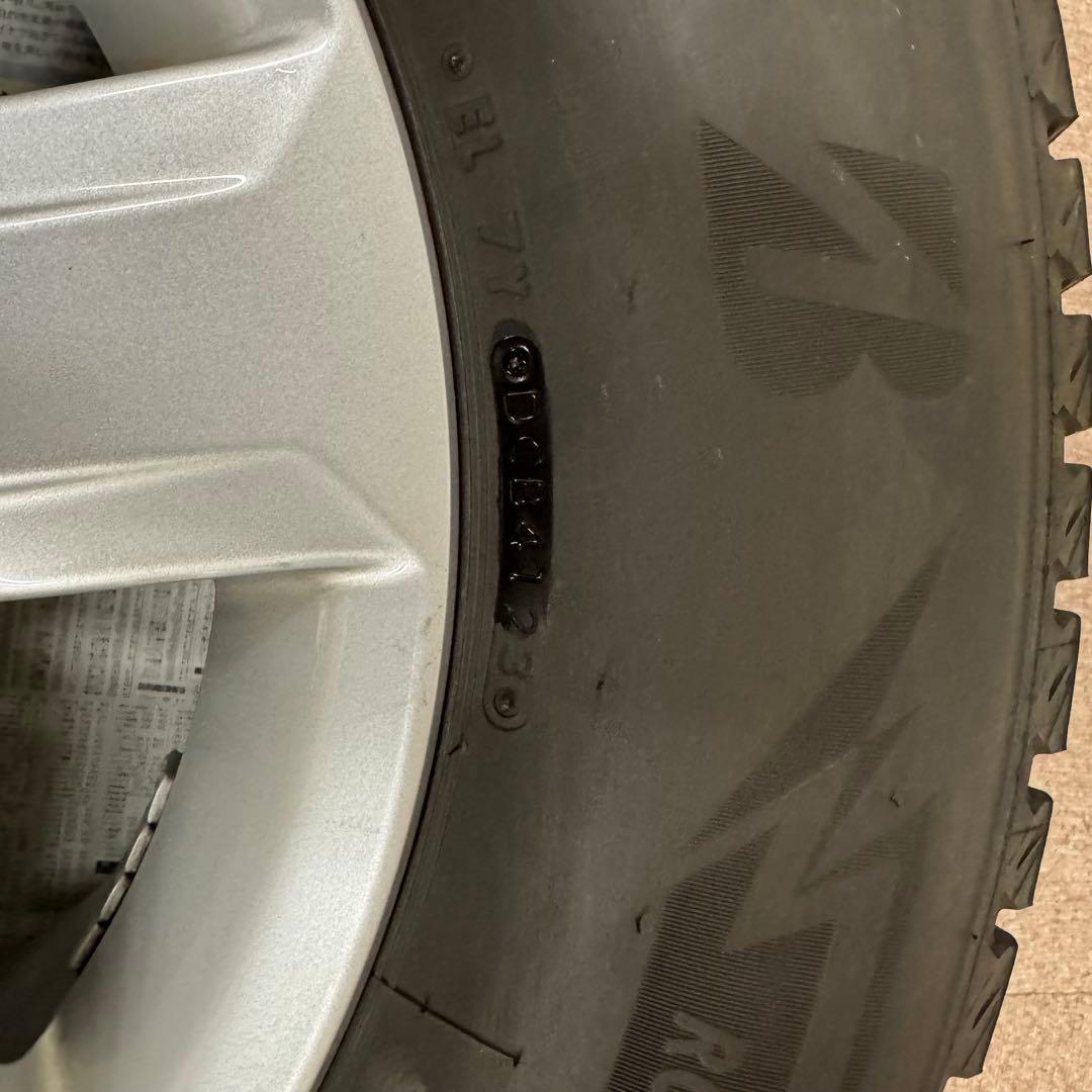 プラド150 純正17インチ BLIZZAK DM-V3 265/65R17