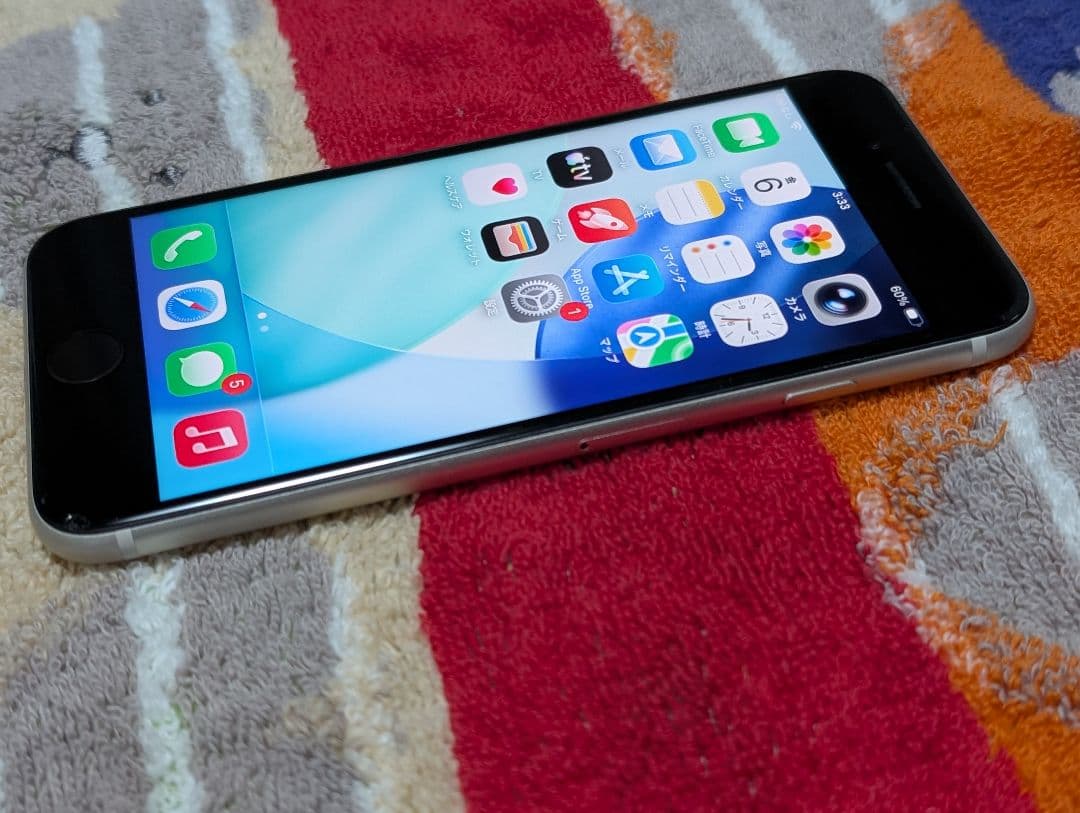 iPhone SE3 SIMフリー 本体 64GB 第三世代 スターライト