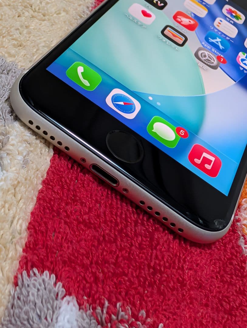 iPhone SE3 SIMフリー 本体 64GB 第三世代 スターライト