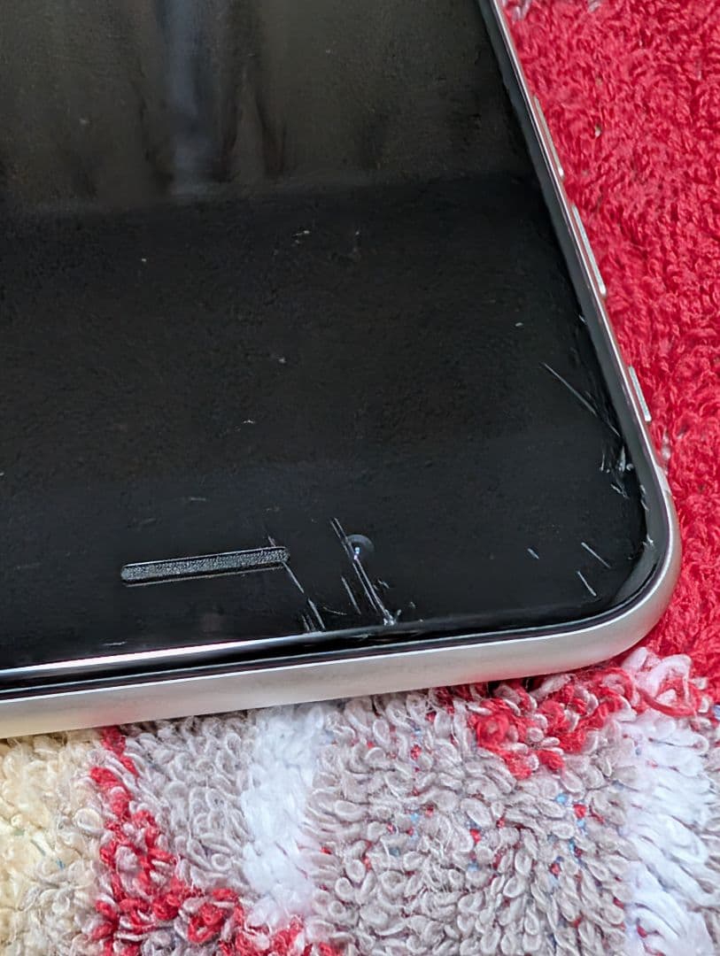 iPhone SE3 SIMフリー 本体 64GB 第三世代 スターライト