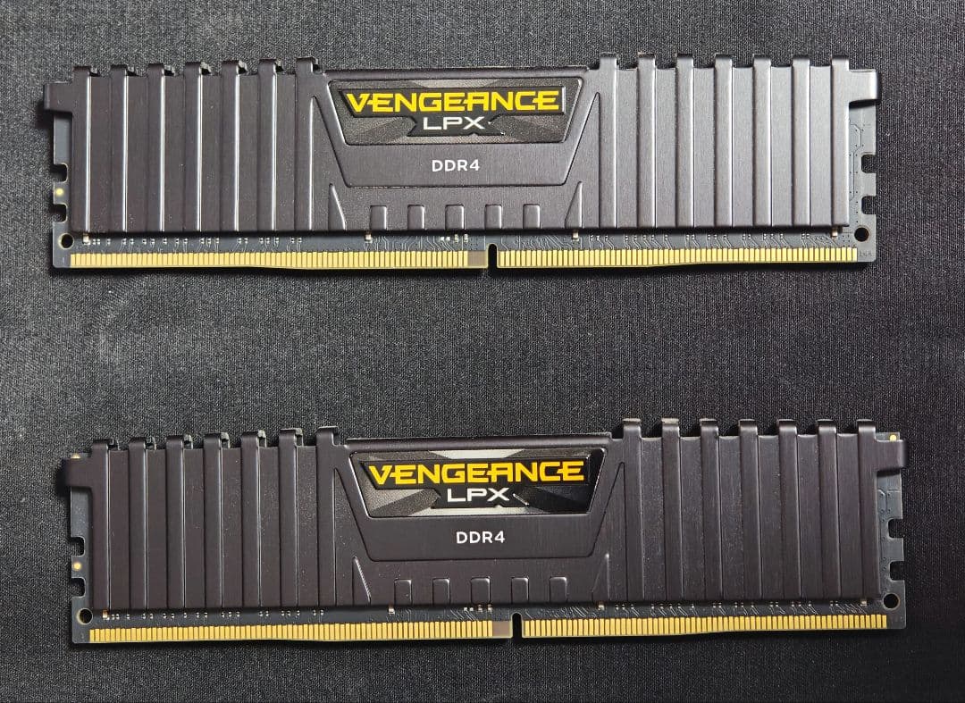 メモリ Corsair CMK32GX4M2E3200C16 16GB 2枚組