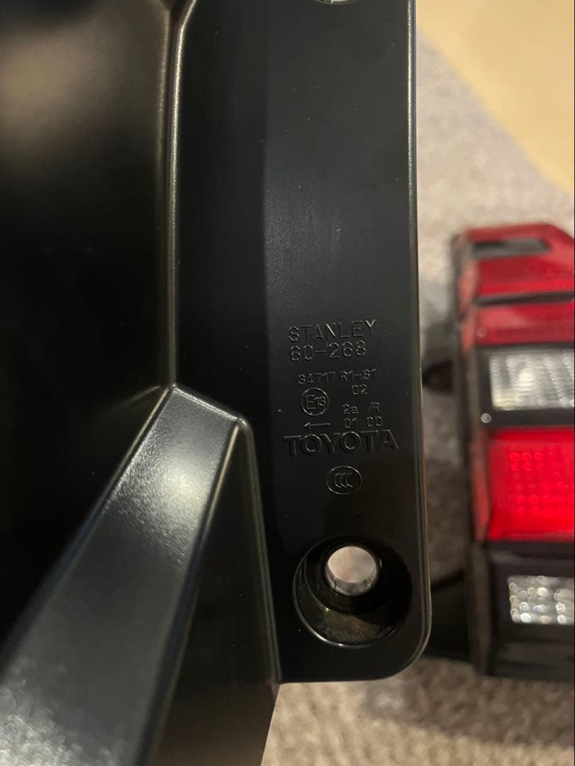 ランドクルーザープラド 150後期　純正　左右テールランプ