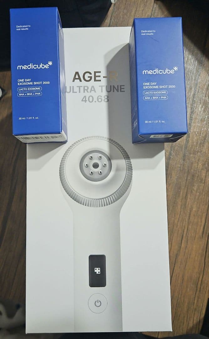 新品同様　Medicube AGE-R ULTRA TUNE 40.68MHz