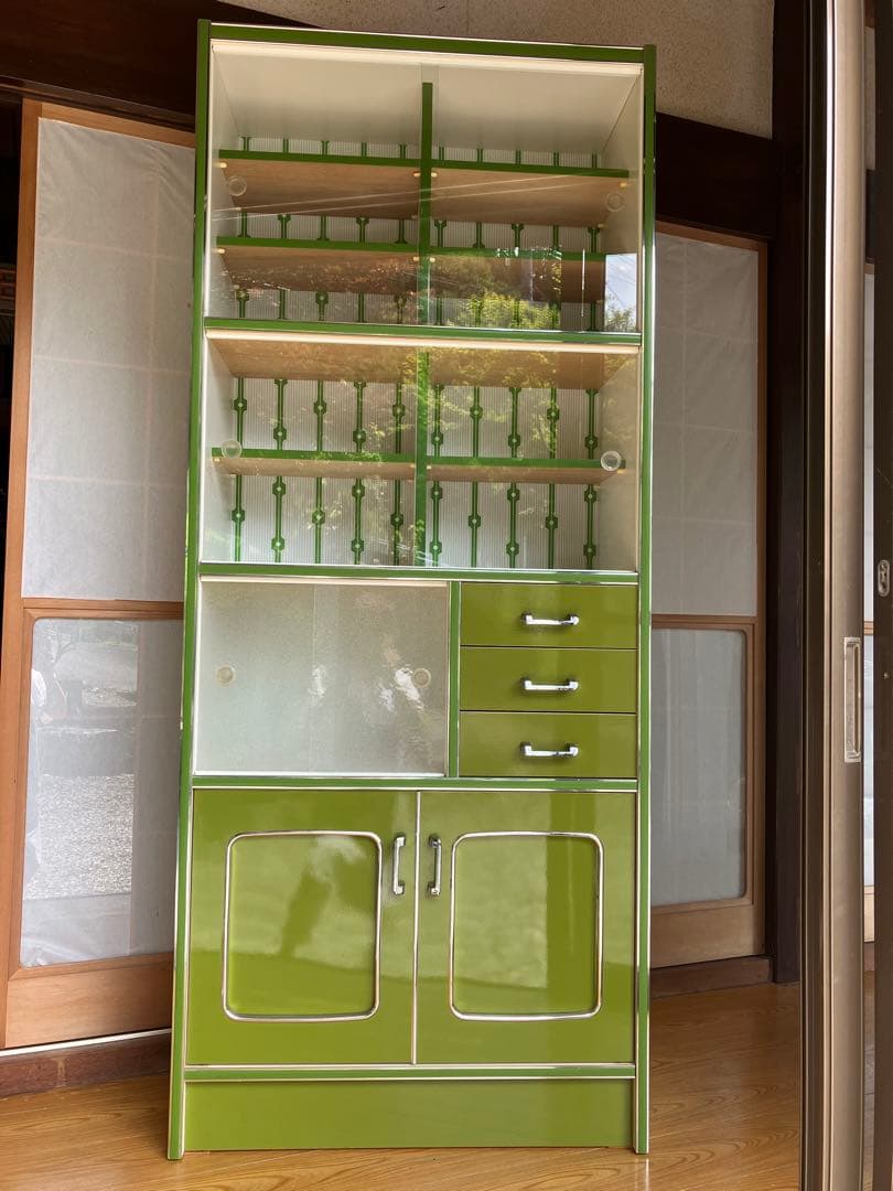 昭和レトロポップ　緑色 食器棚 ガラス棚付き