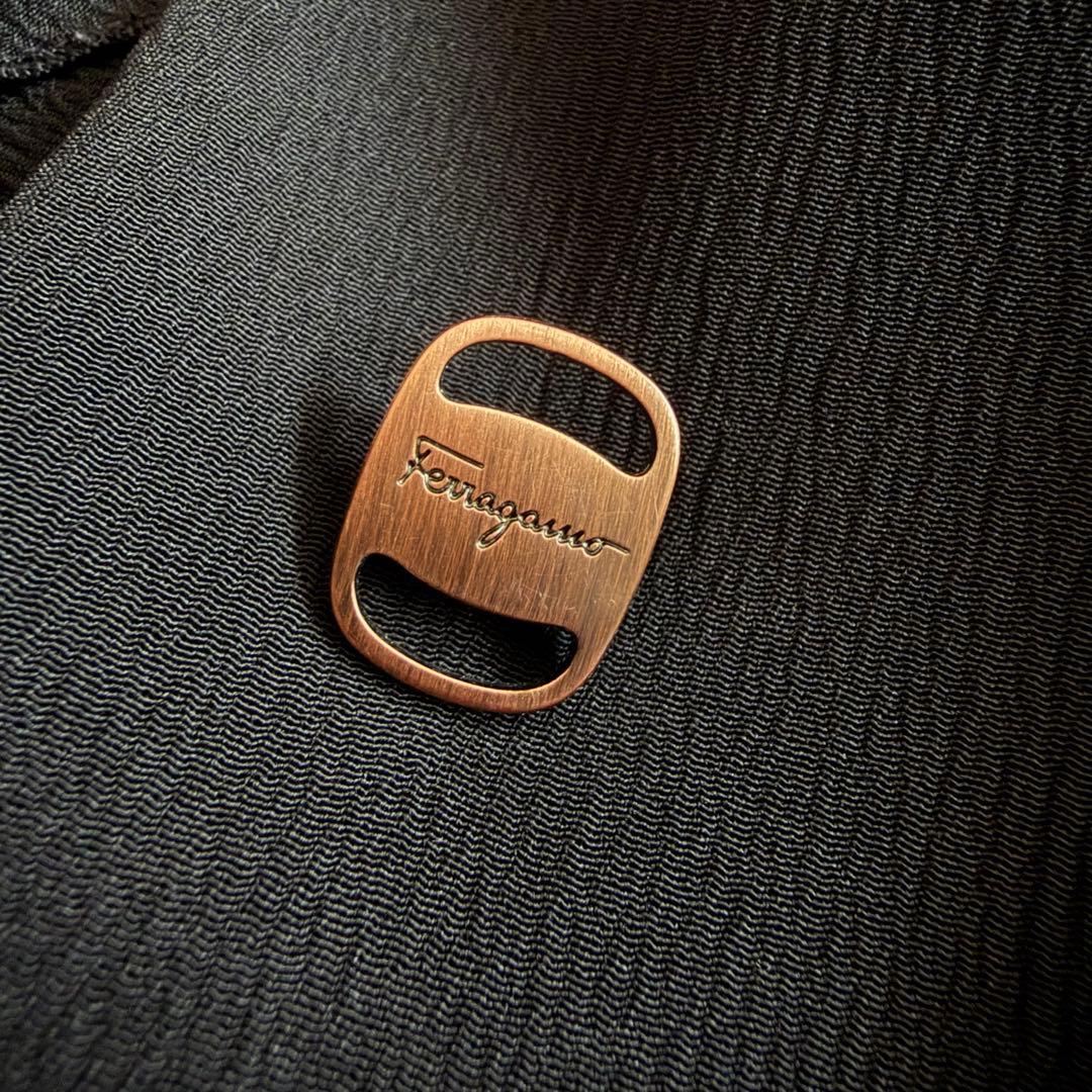 【極美品】【絹100%】フェラガモ　ジャケット　ヴァラボタン　フリル　黒　3XL