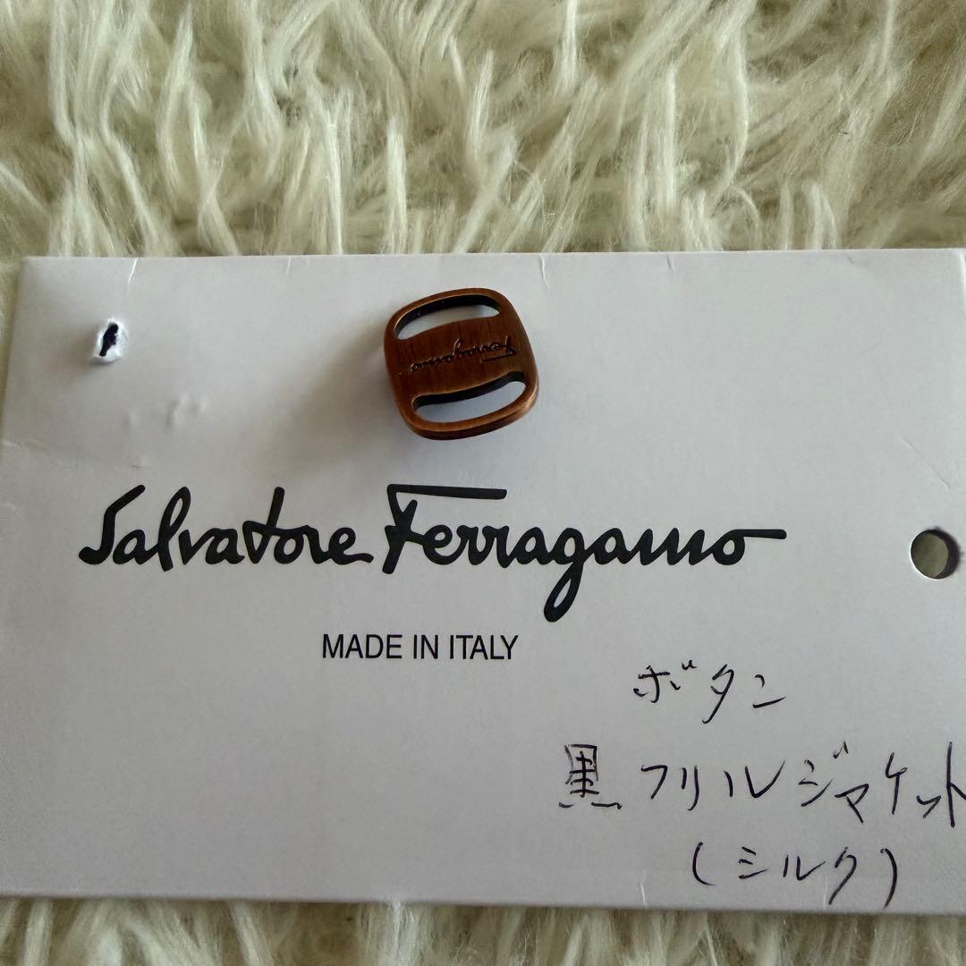 【極美品】【絹100%】フェラガモ　ジャケット　ヴァラボタン　フリル　黒　3XL