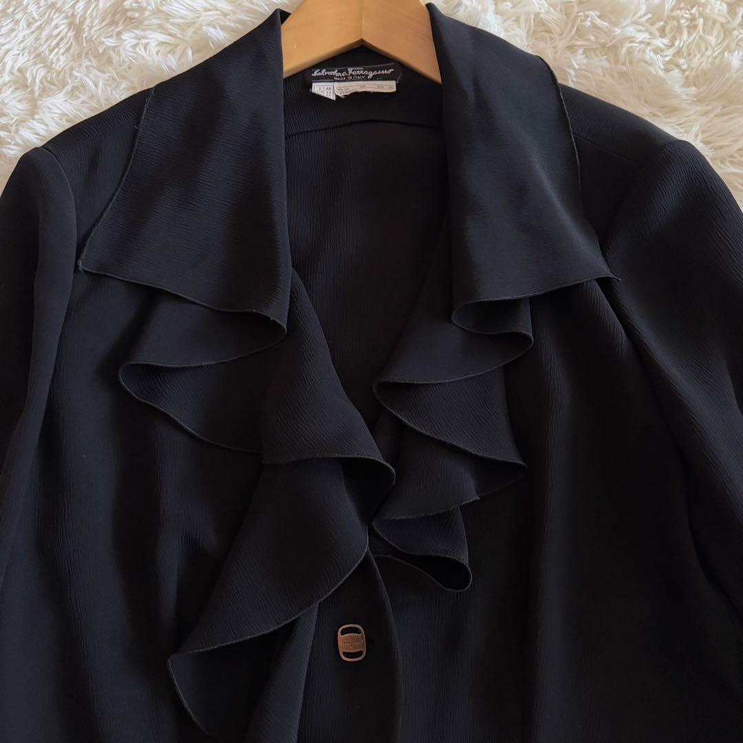 【極美品】【絹100%】フェラガモ　ジャケット　ヴァラボタン　フリル　黒　3XL