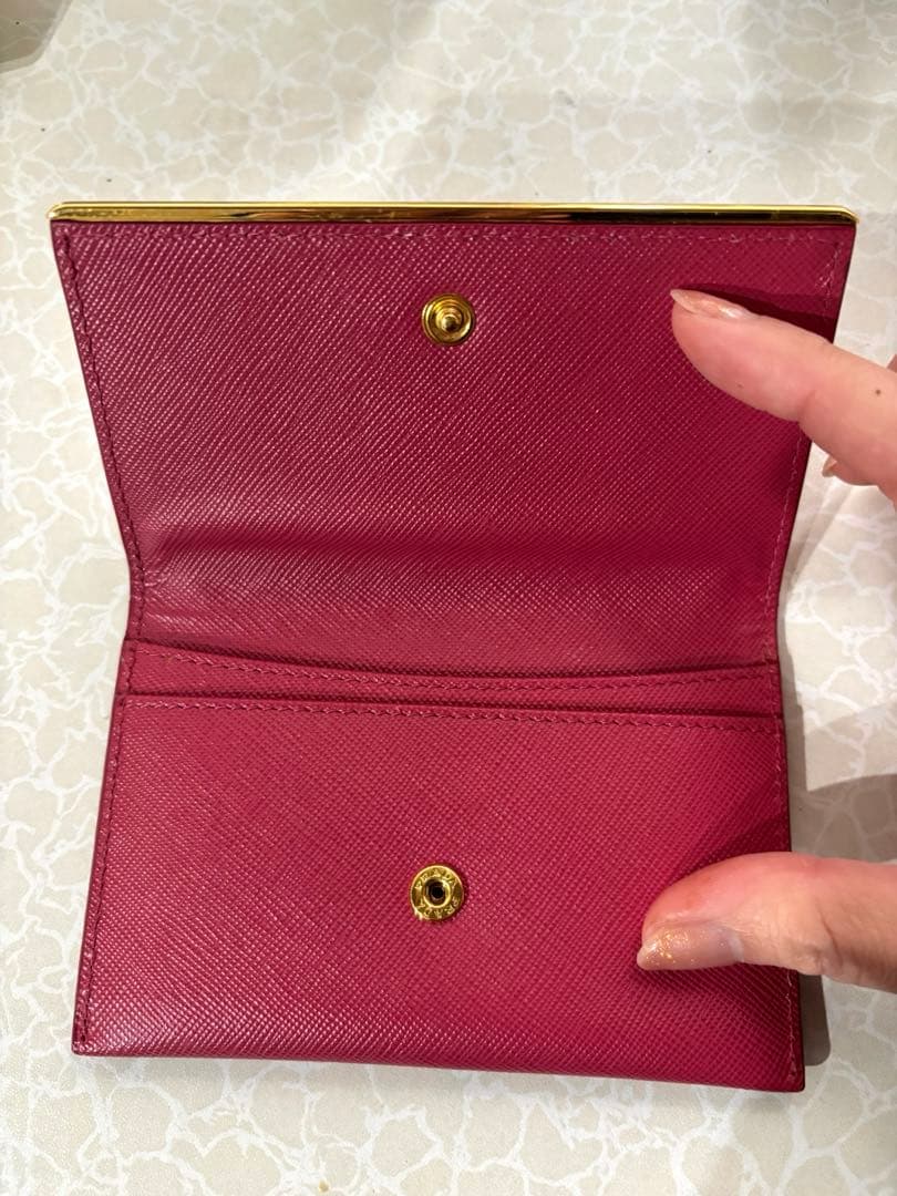 PRADA 赤 レザー 名刺入れ 二つ折り　カードケース