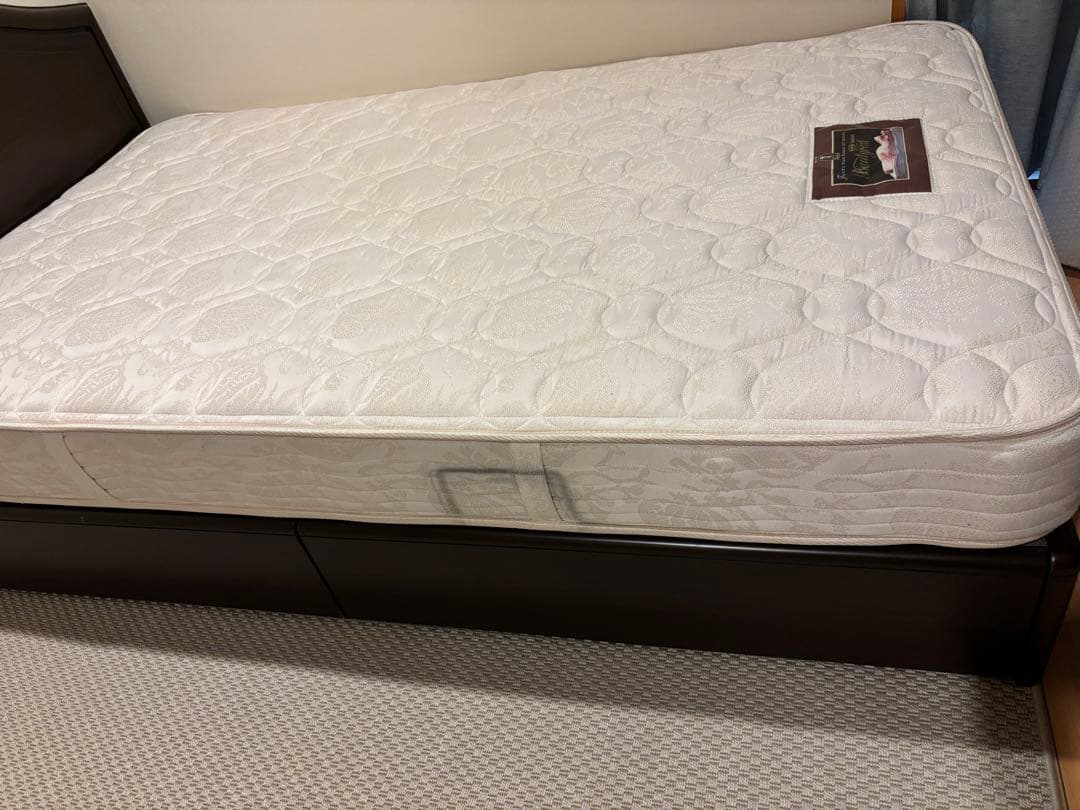 Simmons Beautyrest セミダブルマットレスと ベッドフレーム