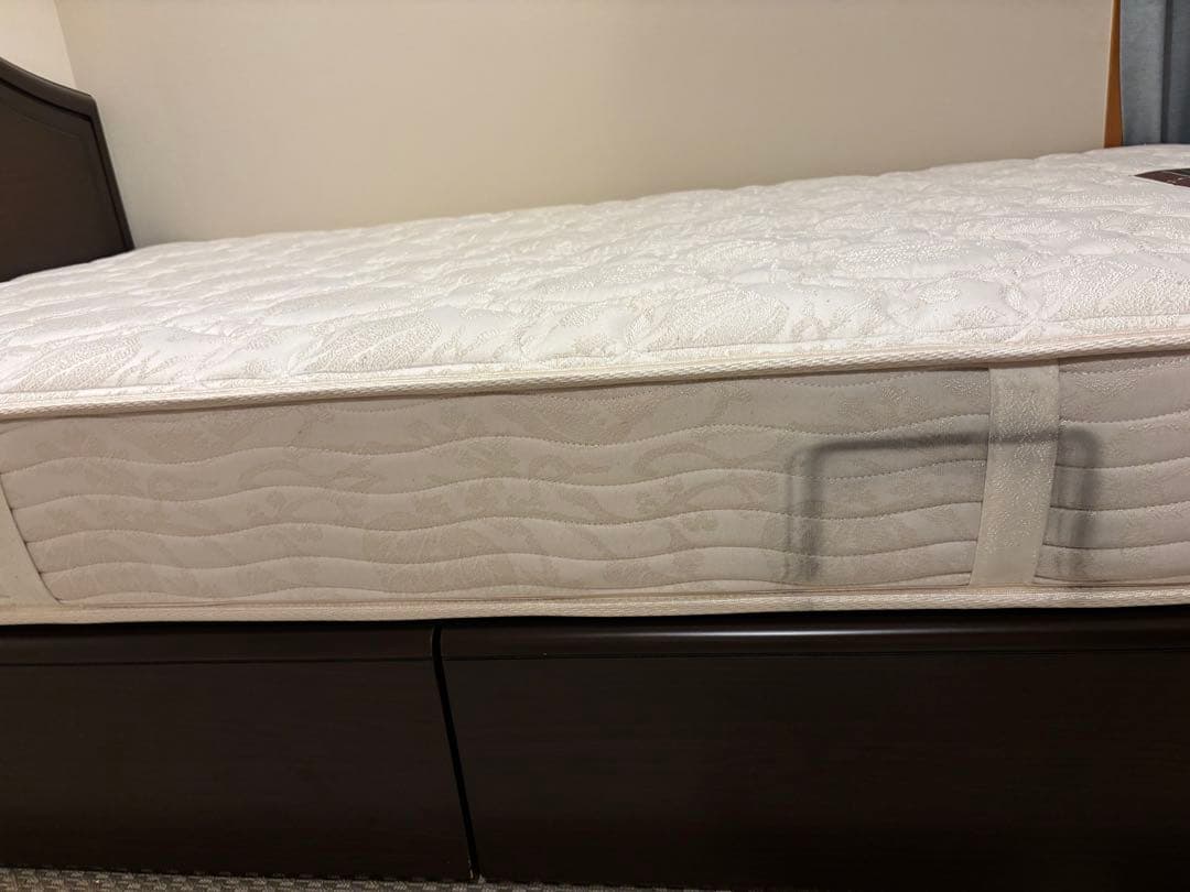 Simmons Beautyrest セミダブルマットレスと ベッドフレーム