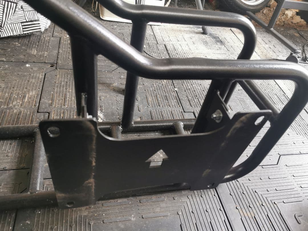 ジムニーJB64・ジムニーシエラJB74専用　リアゲート用キャリアラック　中古