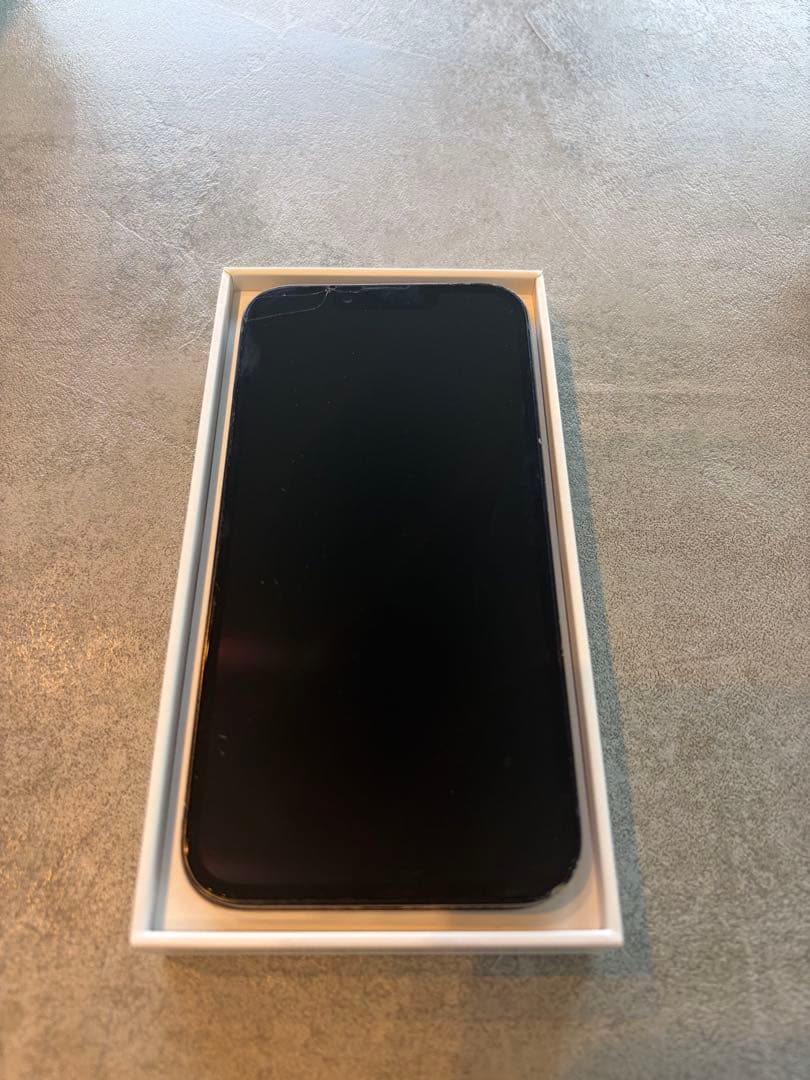 Apple iPhone 13 ブラック　ミッドナイト本体　1m充電ケーブル付き