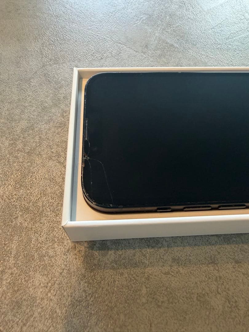 Apple iPhone 13 ブラック　ミッドナイト本体　1m充電ケーブル付き