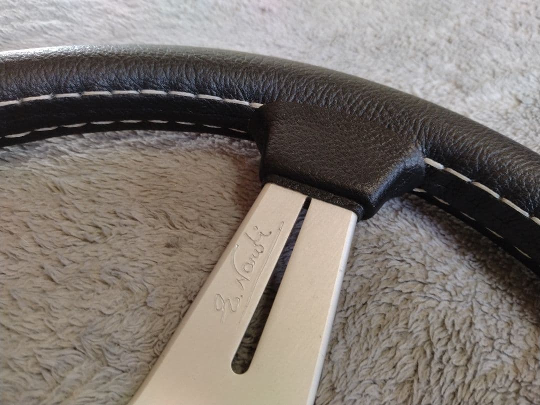 ＩＫＵＲＡ　ナルディ　クラシック　革張り替え依頼品