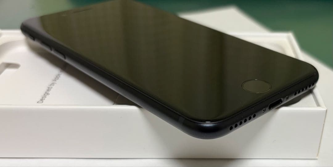 【美品】iPhoneSE（第３世代） 64GB