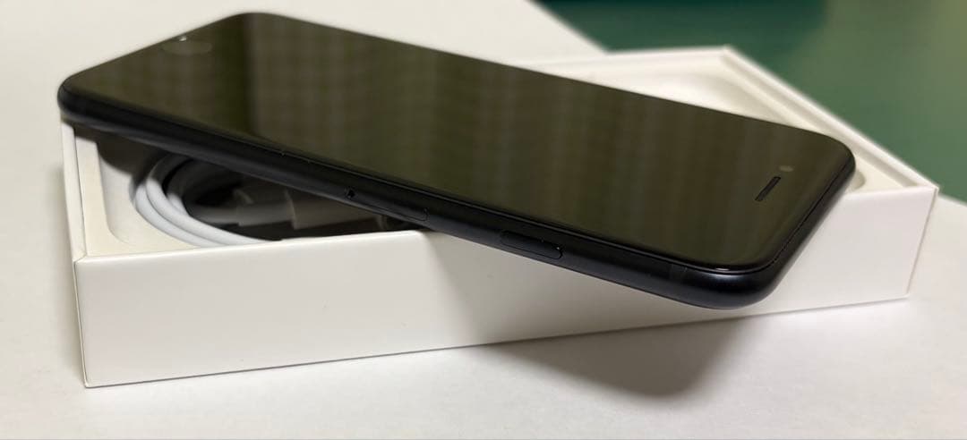 【美品】iPhoneSE（第３世代） 64GB