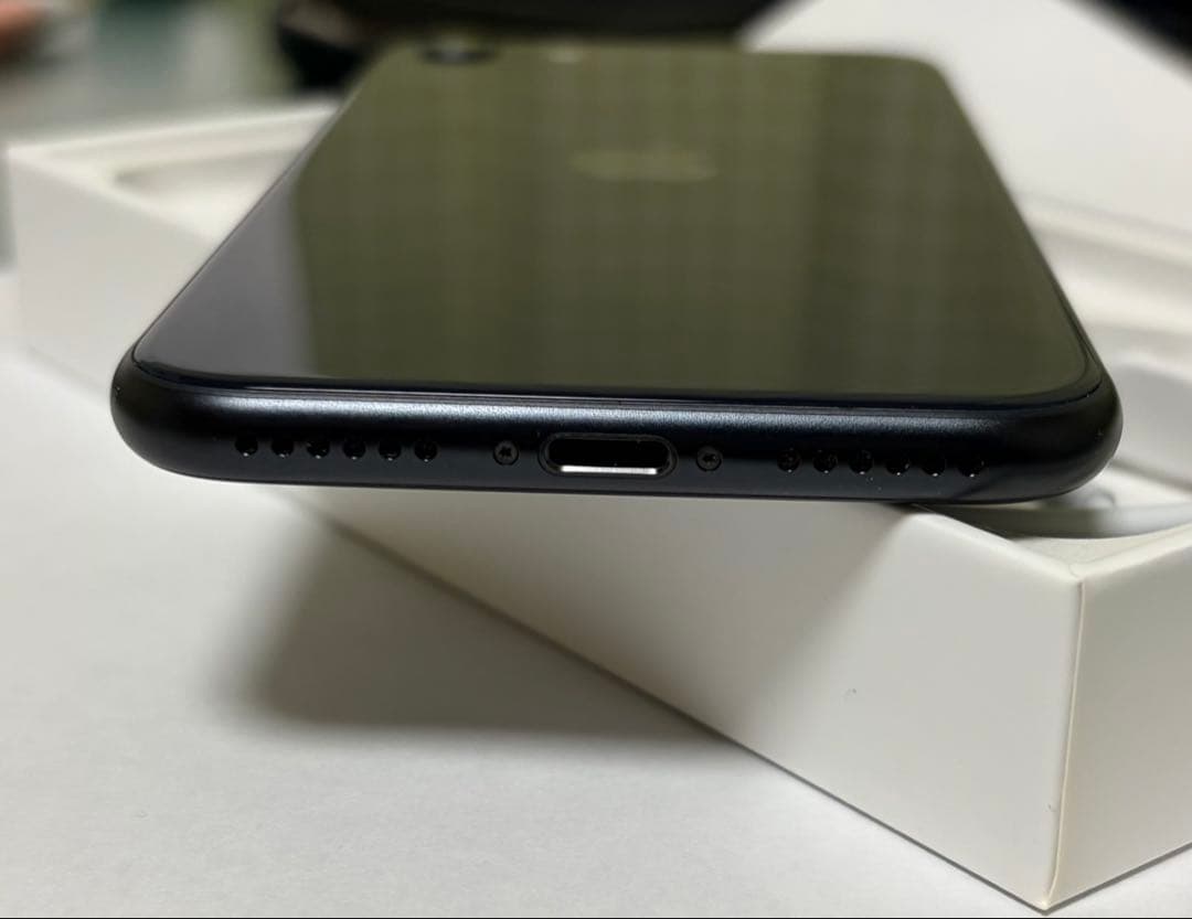 【美品】iPhoneSE（第３世代） 64GB