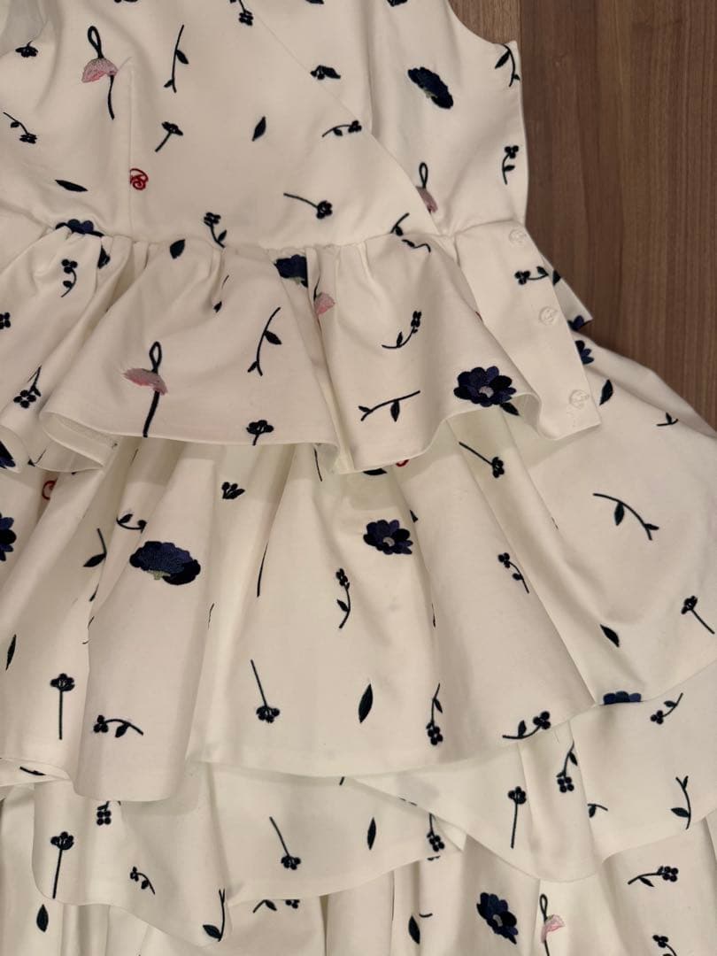 bibiy ロングワンピース　花刺繍入り