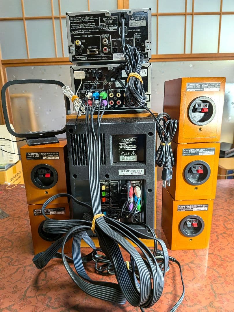 ONKYO 5.1CHホームシアターシステム　AVコントローラ、DVDプレーヤー