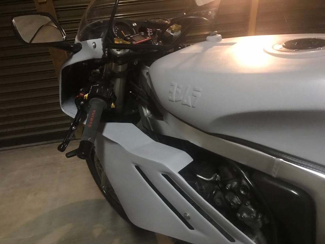 送料込 SUZUKI GSX-R400R GK76A ガソリンタンク スズキ