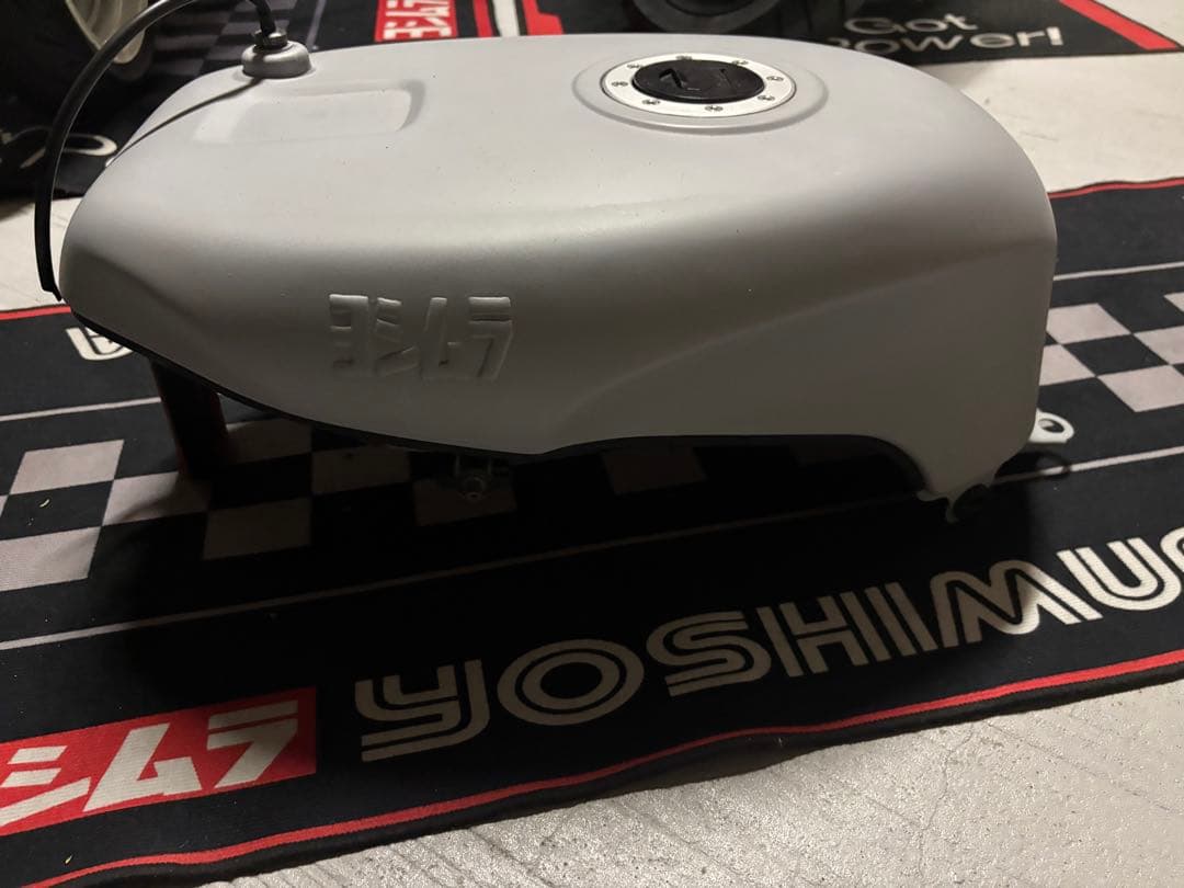 送料込 SUZUKI GSX-R400R GK76A ガソリンタンク スズキ