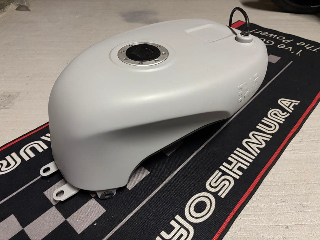 送料込 SUZUKI GSX-R400R GK76A ガソリンタンク スズキ