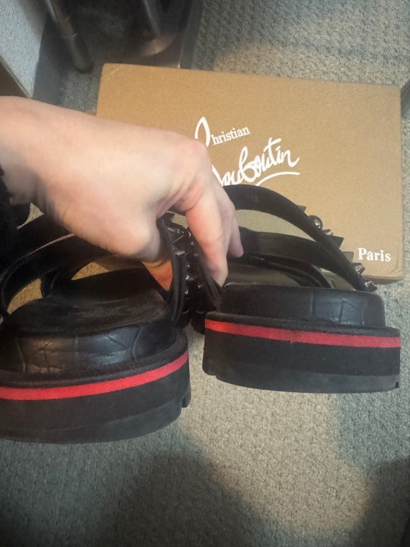 Christian Louboutin スタッズ付きサンダル