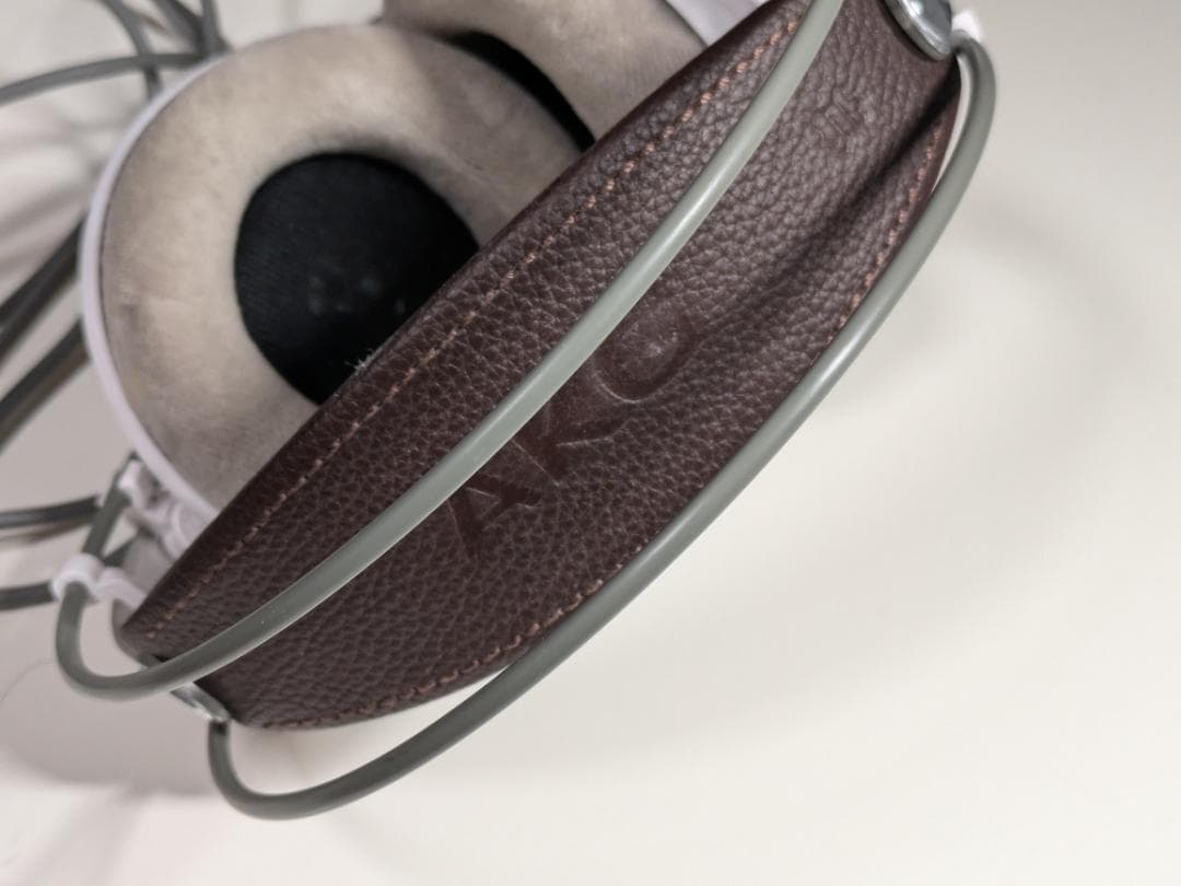 AKG K701 開放型ヘッドホン