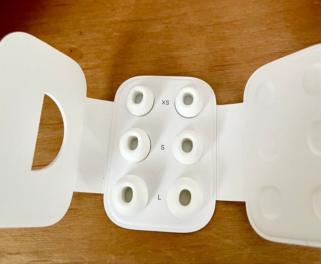 AirPods Pro 第二世代　本体 充電ケース、イヤーピース付き ホワイト