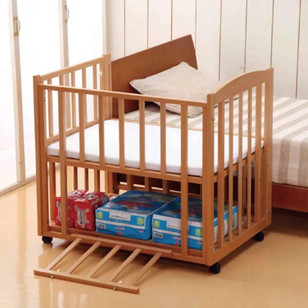 ベビーベッド　ミニサイズ　ツーオープン&収納棚付き！ ヤマサキ　ナチュラル